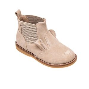 New Elephantito Teddy Chelsea boots in beige, toddler 9M.